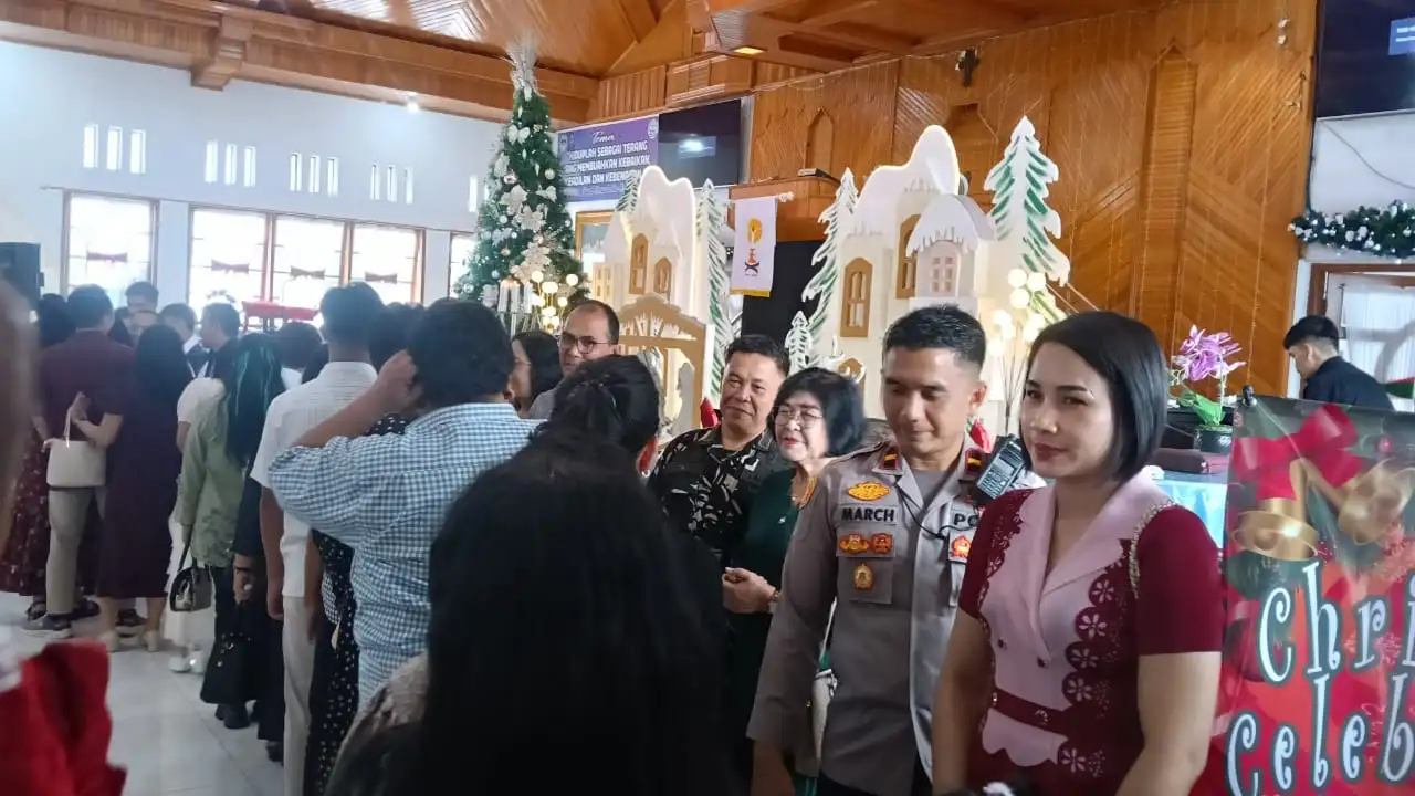 Menjaga Iman, Merawat Perdamaian: Totalitas Polsek Langowan Amankan Ratusan Ibadah Natal 2025